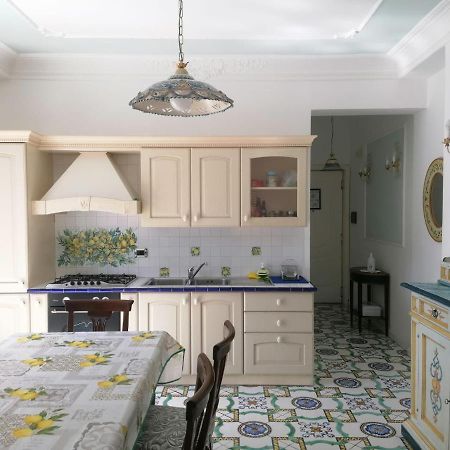 Апартаменты La Casa Di Rosa Сорренто Экстерьер фото
