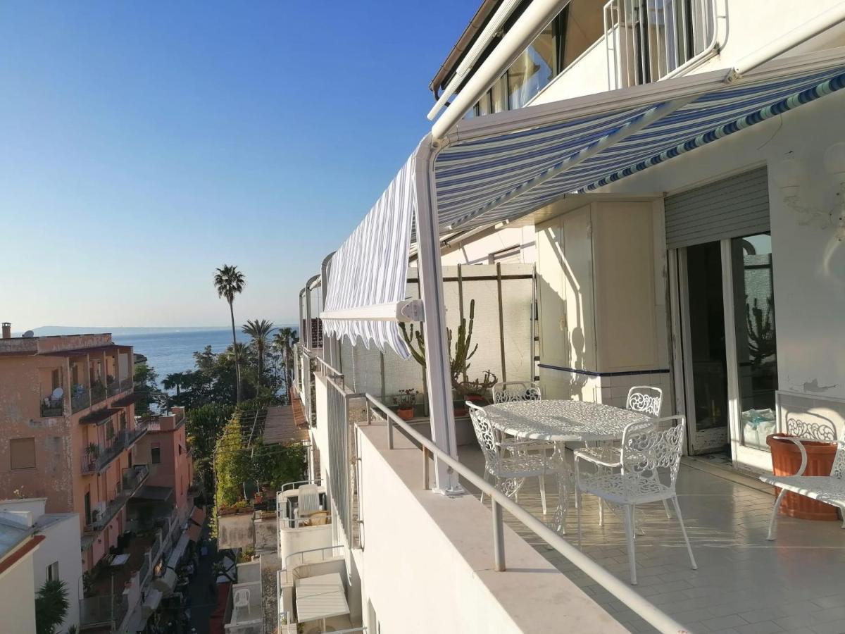 Апартаменты La Casa Di Rosa Сорренто Экстерьер фото