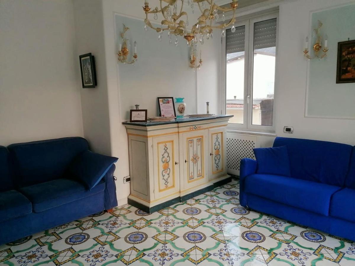 Апартаменты La Casa Di Rosa Сорренто Экстерьер фото