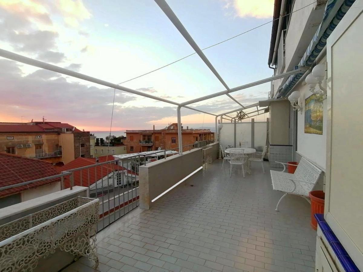 Апартаменты La Casa Di Rosa Сорренто Экстерьер фото