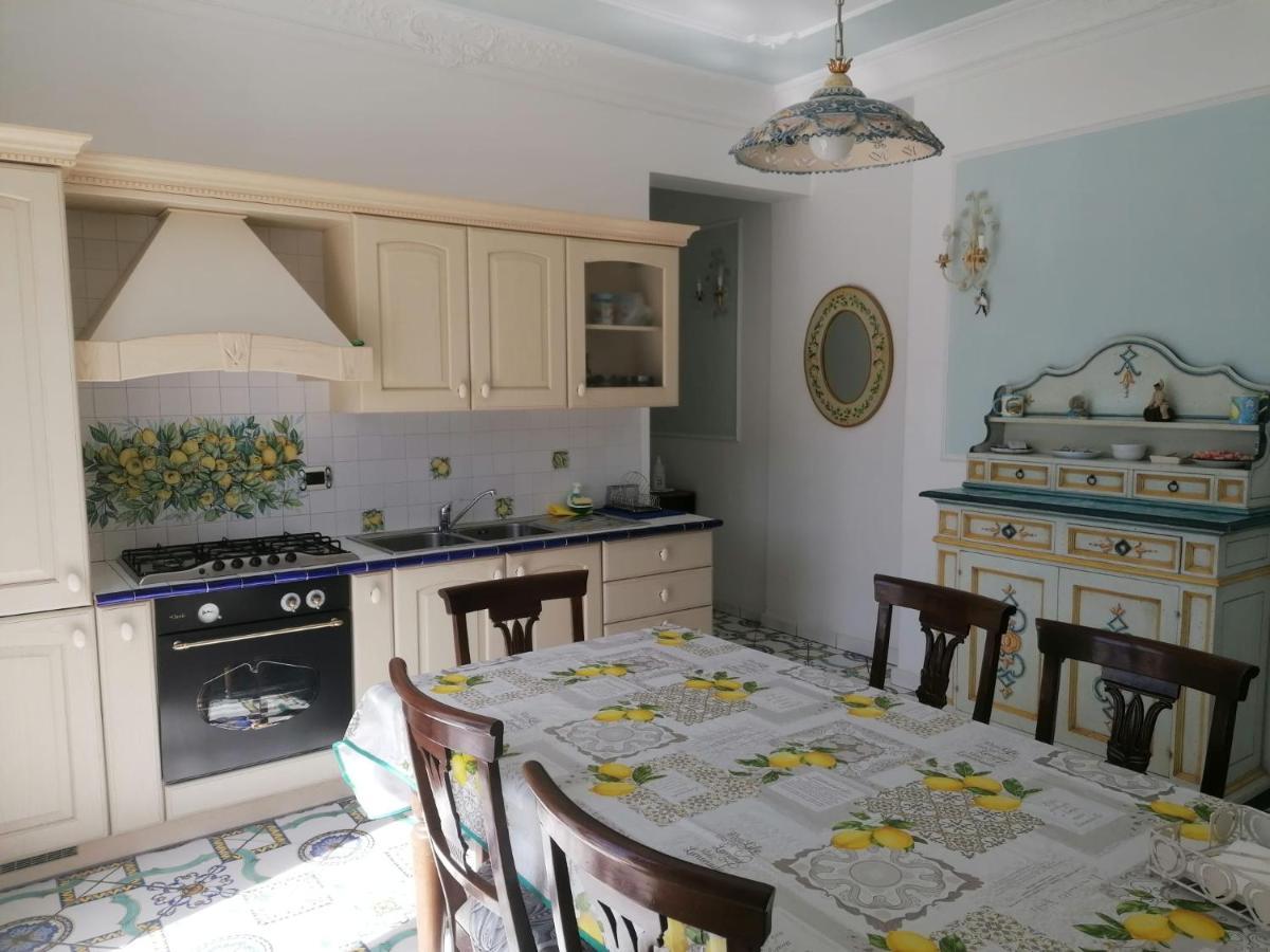 Апартаменты La Casa Di Rosa Сорренто Экстерьер фото