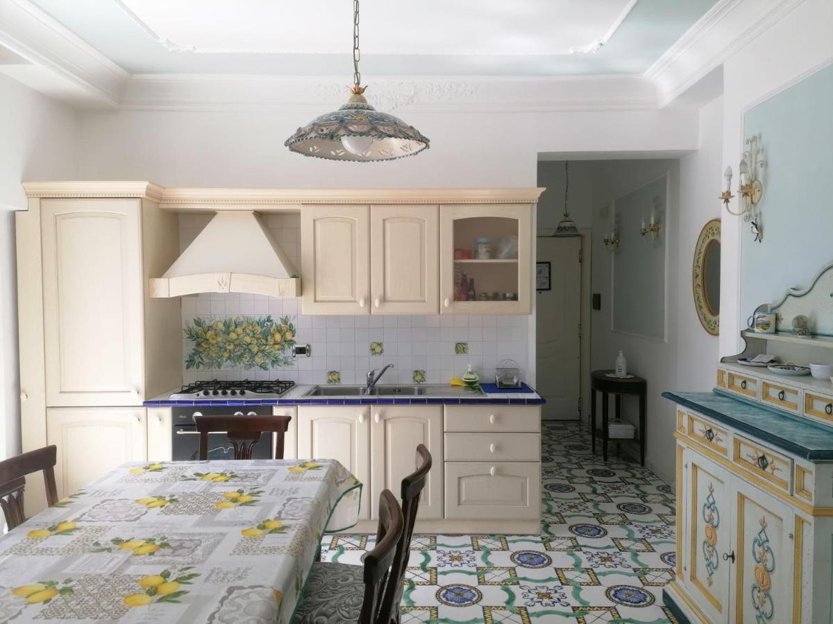 Апартаменты La Casa Di Rosa Сорренто Экстерьер фото